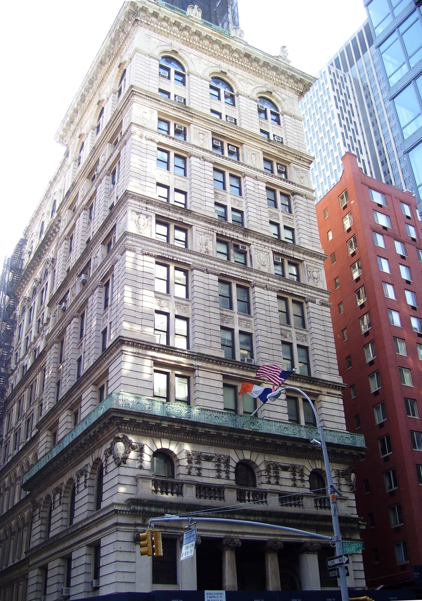 108 Leonard