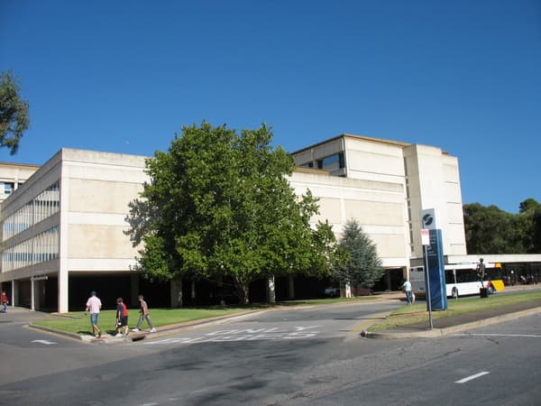 Flinders Medical Centre